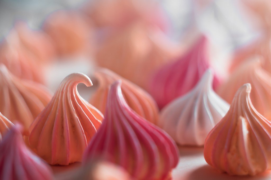 Kisses for Everyone!  Meringue Kisses, that is. :) - Art Is In Cakes, Bakery Supply